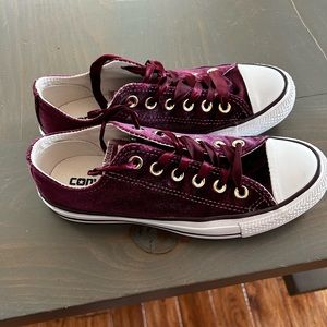 Converse purple velvet size 7